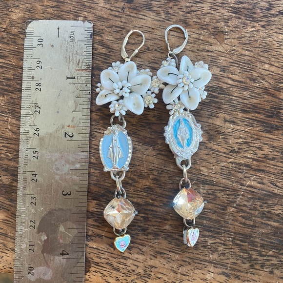 Religious themed Mary hand made dangle earrings - Picture 17 of 17